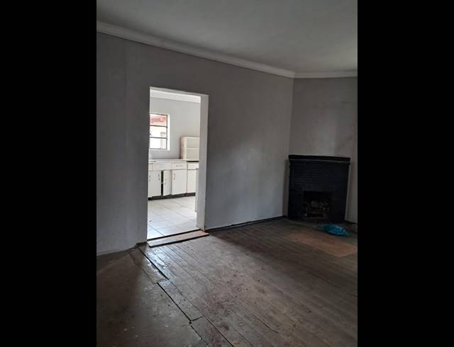 6 BEDROOM HOUSE FOR SALE IN SPRINGS CENTRAL